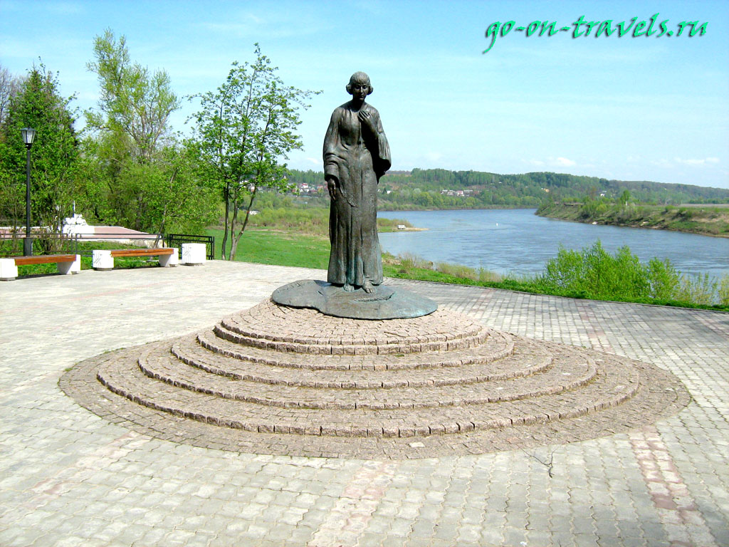 Памятник Цветаевой в Тарусе