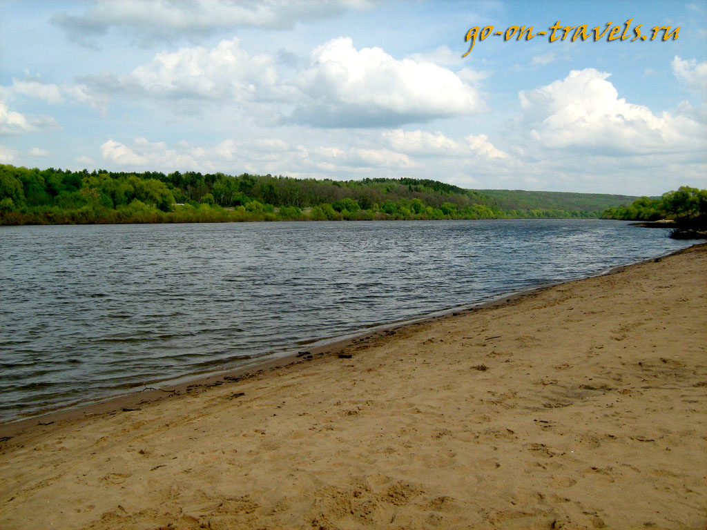 Песчаный пляж в Тарусе